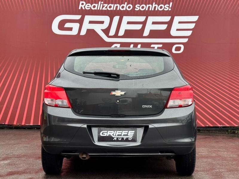 Chevrolet Onix Hatch LT 1.0 8V Flexpower 5P Mec. - foto 5