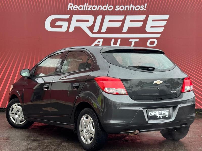 Chevrolet Onix Hatch LT 1.0 8V Flexpower 5P Mec. - foto 6