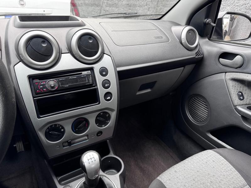 Ford Fiesta Sedan Sedan 1.6 Flex - foto 13