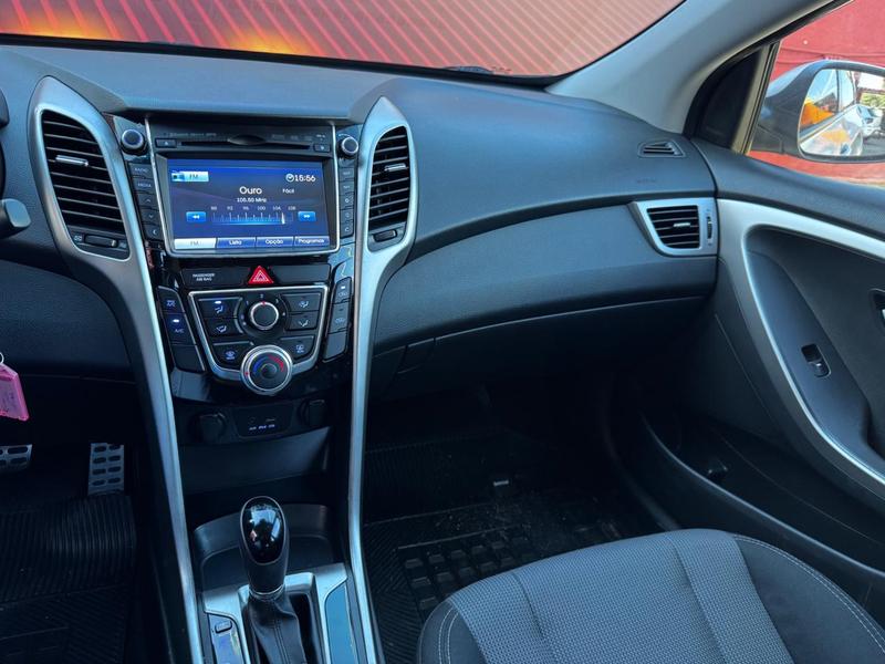 Hyundai i30 1.8 - foto 9