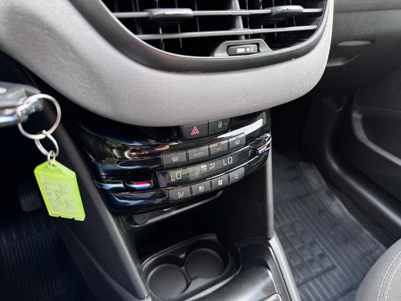 Peugeot 208 Act Pack Mt - foto 12