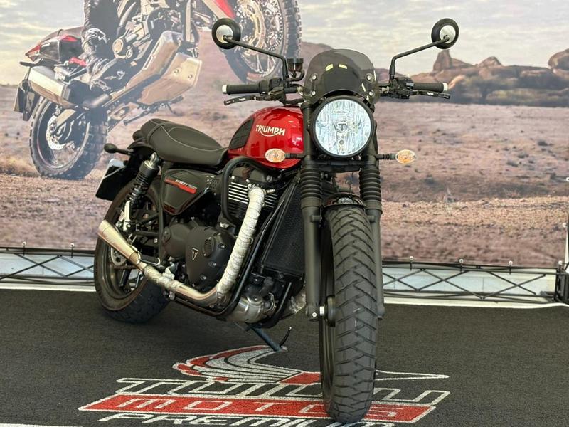 TRIUMPH STREET TWIN