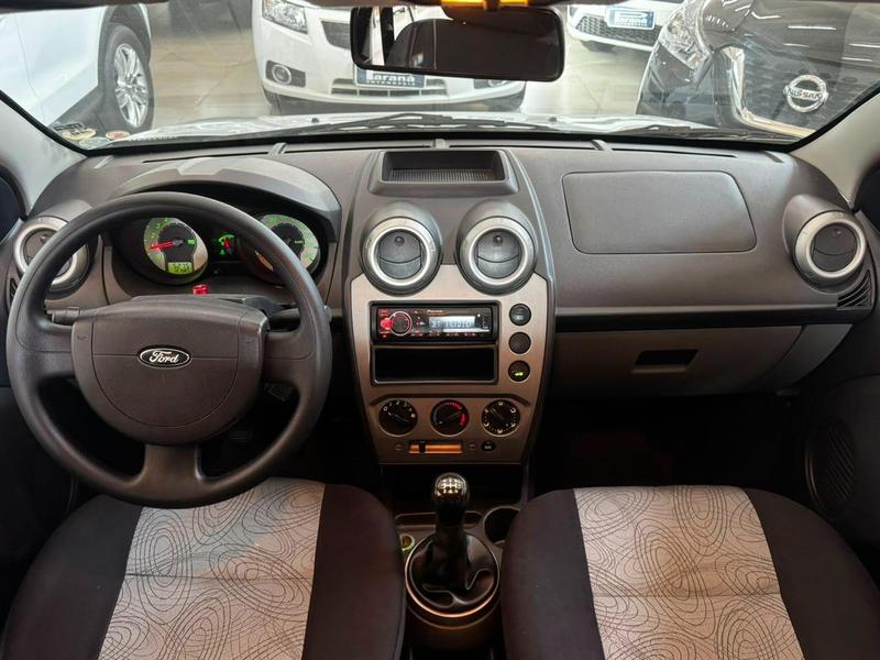 Ford Fiesta Sedan 1.0 8V Flex 4P - foto 4
