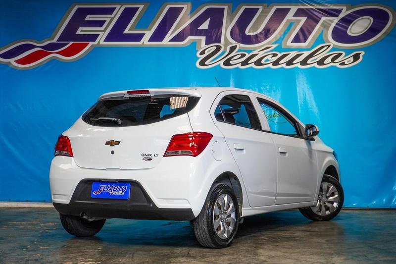 Chevrolet Onix Hatch LT 1.0 8V Flexpower 5P Mec. - foto 4