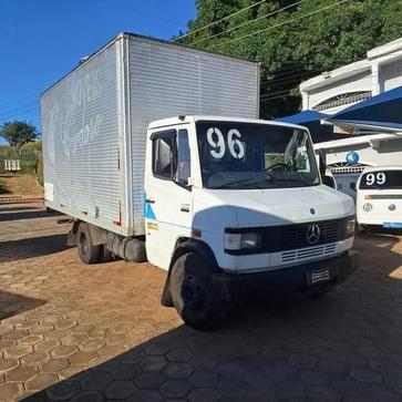 MERCEDES-BENZ 709 4X2 2P