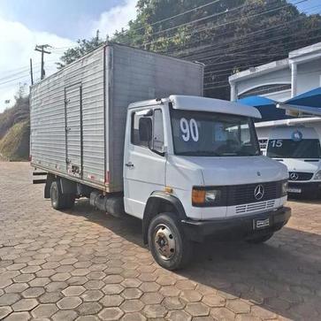 MERCEDES-BENZ 709 4X2 2P