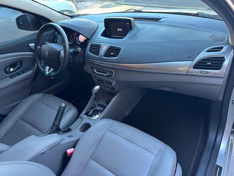 Renault Fluence, Sedan Privilege 2.0 - foto 15