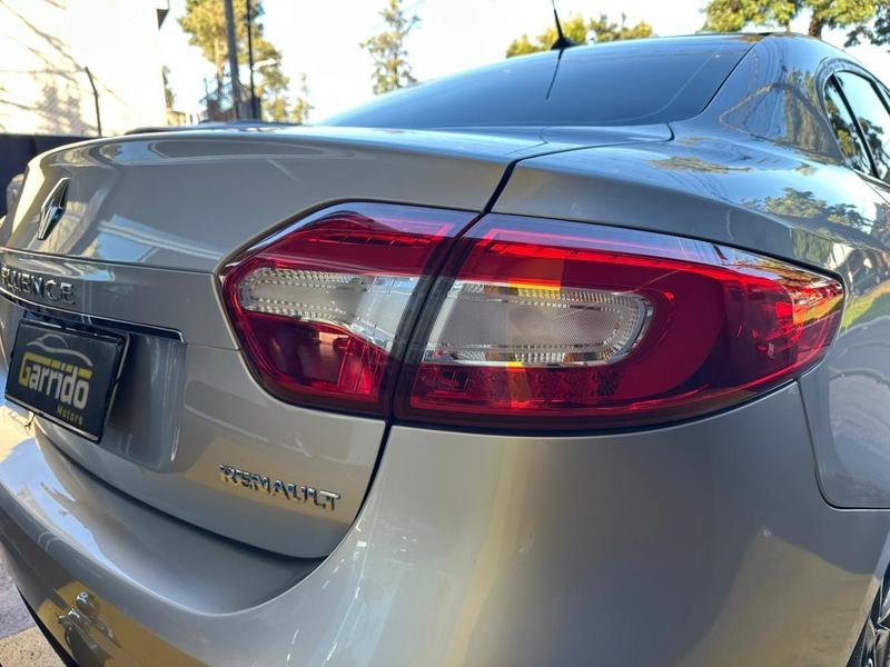 Renault Fluence, Sedan Privilege 2.0 - foto 9