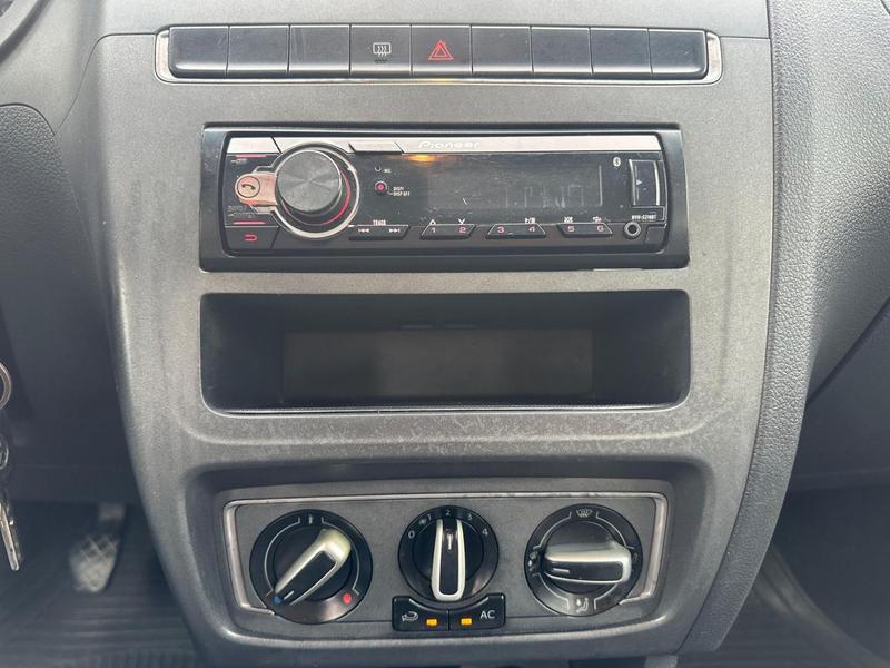 Volkswagen Fox 1.0 Bluemotion Gii - foto 14