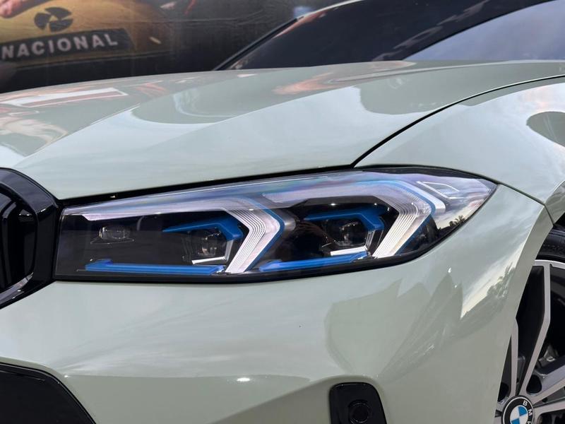 BMW 320i 3b 11 - foto 20