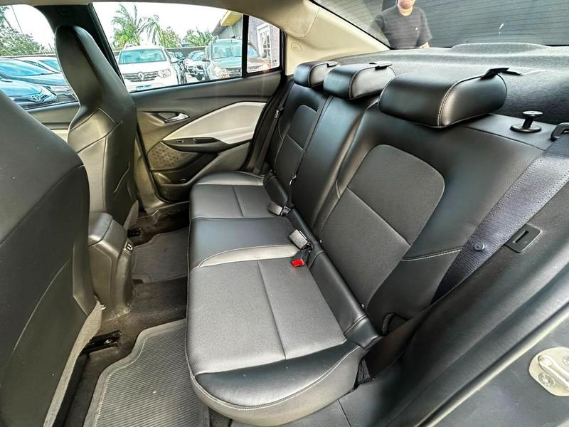 Chevrolet Onix Plus 10tat - foto 13