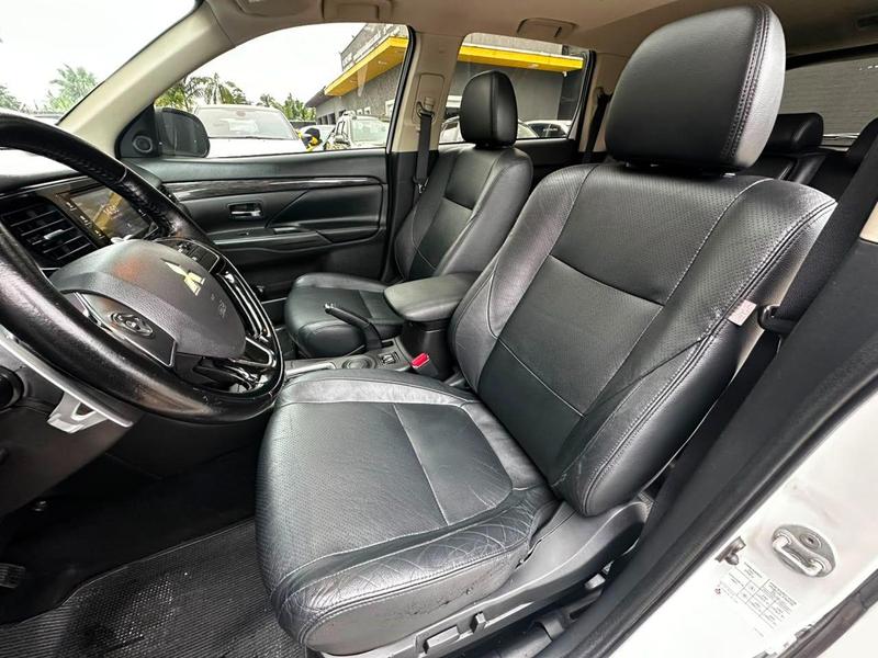 Mitsubishi Outlander 2.0 - foto 11