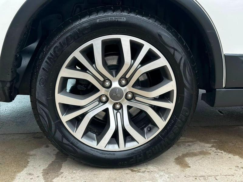 Mitsubishi Outlander 2.0 - foto 10