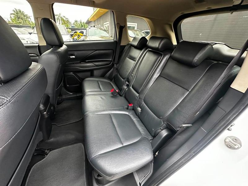 Mitsubishi Outlander 2.0 - foto 12
