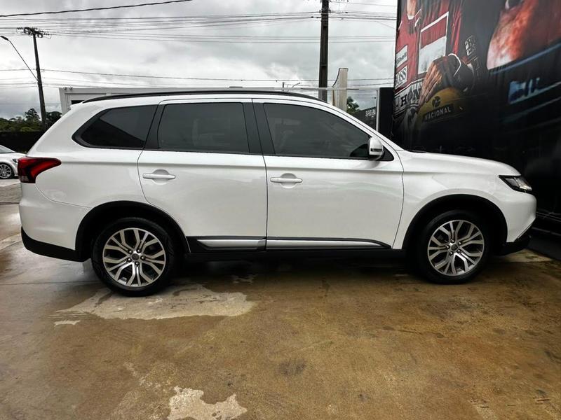 Mitsubishi Outlander 2.0 - foto 5