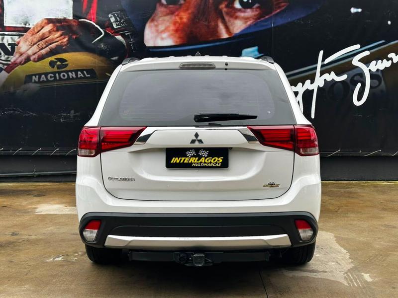 Mitsubishi Outlander 2.0 - foto 7