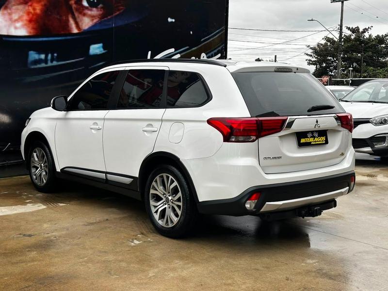 Mitsubishi Outlander 2.0 - foto 8