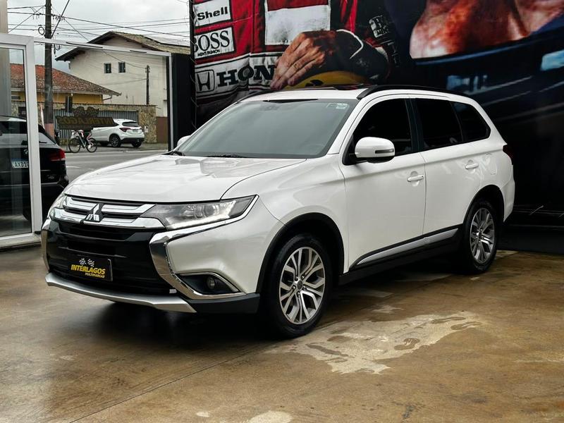 Mitsubishi Outlander 2.0 - foto 2