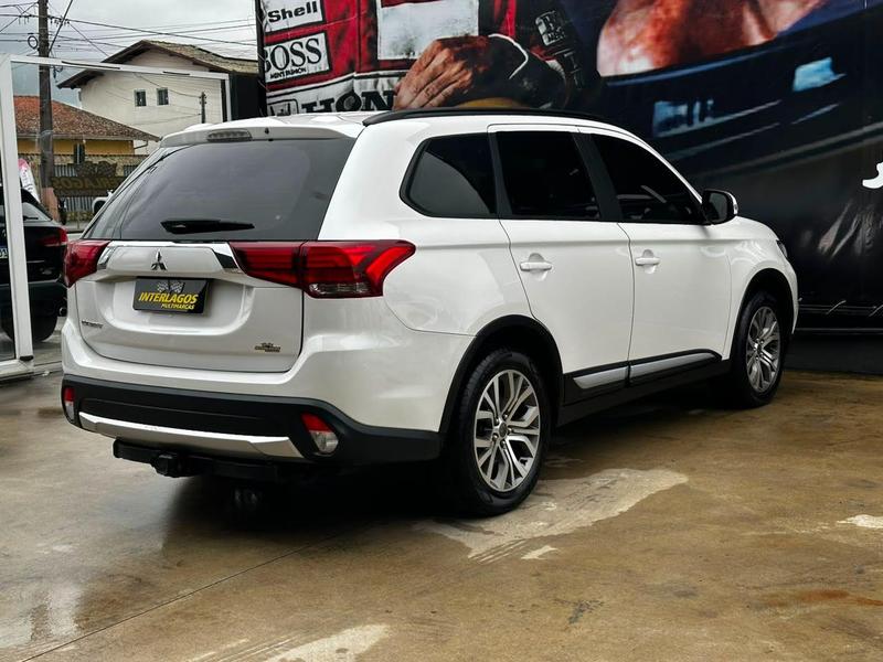 Mitsubishi Outlander 2.0 - foto 6
