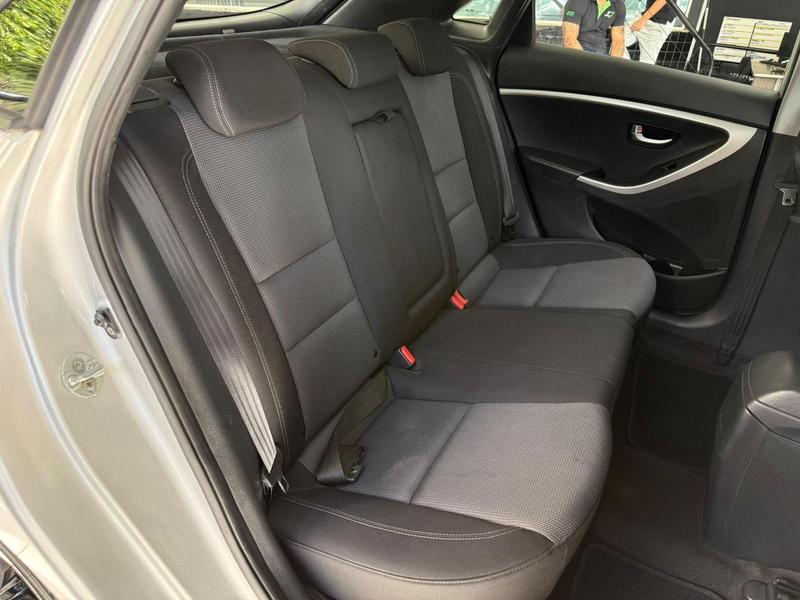 Hyundai i30 1.8 - foto 13
