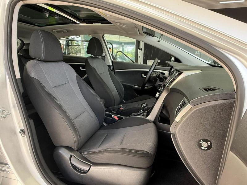 Hyundai i30 1.8 - foto 12