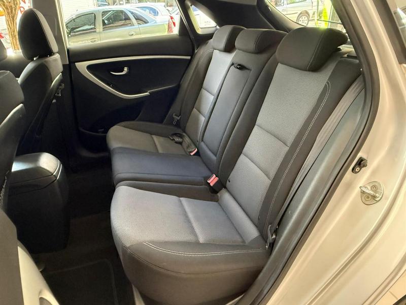 Hyundai i30 1.8 - foto 11