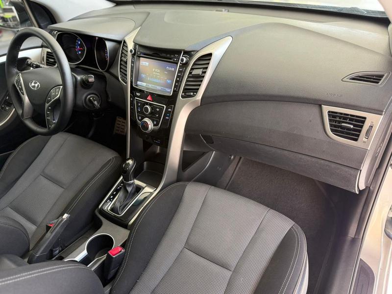 Hyundai i30 1.8 - foto 9