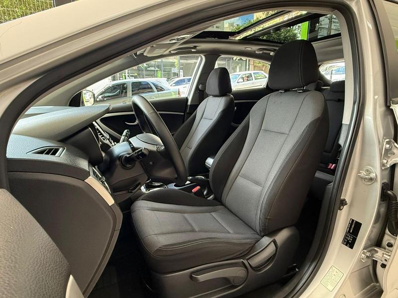 Hyundai i30 1.8 - foto 10