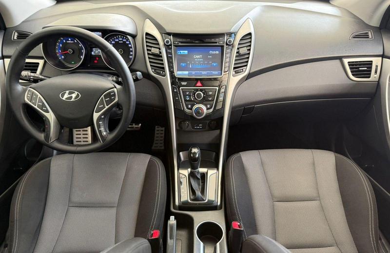 Hyundai i30 1.8 - foto 8