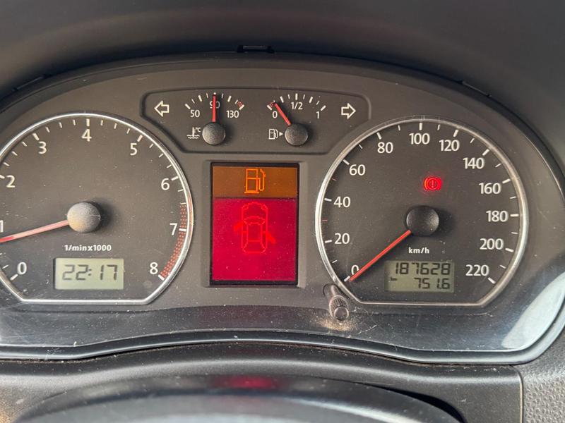 Volkswagen Polo 1.6 - foto 18
