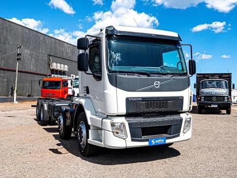 VOLVO VM 330 8X2 2P (DIESEL) (E5)
