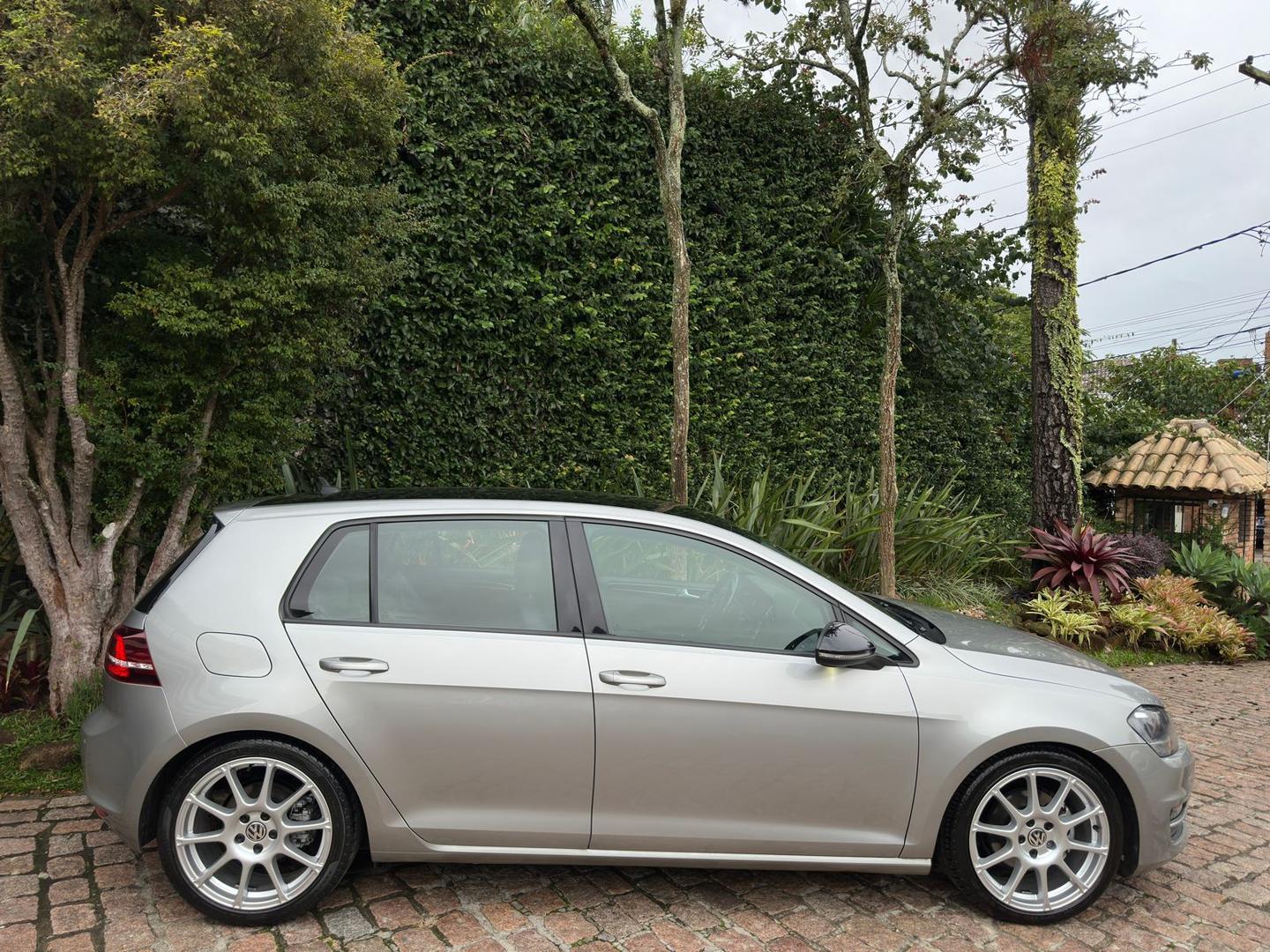 VOLKSWAGEN Golf Highline 1.4 TSI Total Flex Aut.