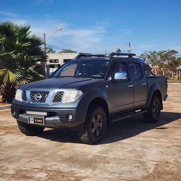 NISSAN FRONTIER SE 25 X4
