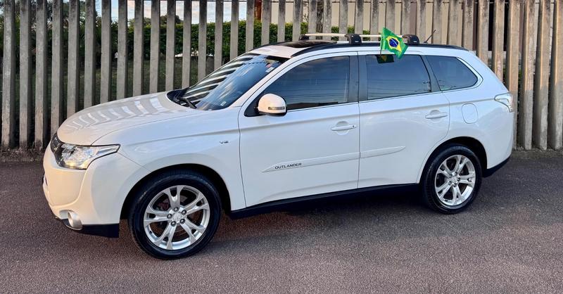 Mitsubishi Outlander 3.0 GT 3.0 V6 Aut. - foto 3