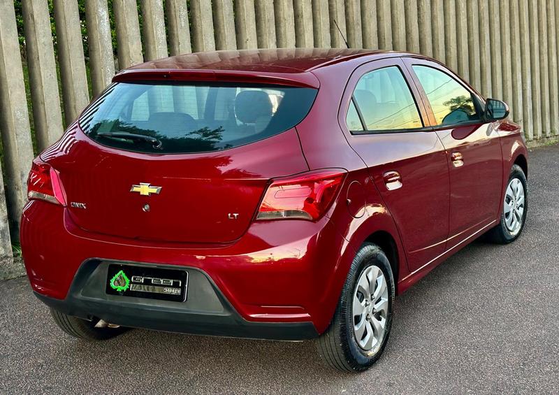 Chevrolet Onix Hatch LT 1.0 8V Flexpower 5P Mec. - foto 3