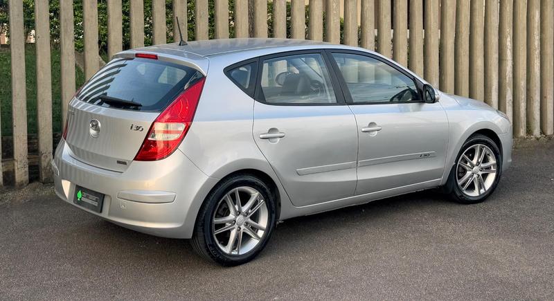 Hyundai i30 2.0 - foto 8