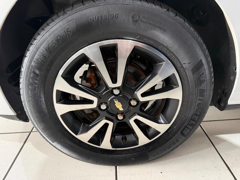 Chevrolet Onix 14mt LTZ - foto 6
