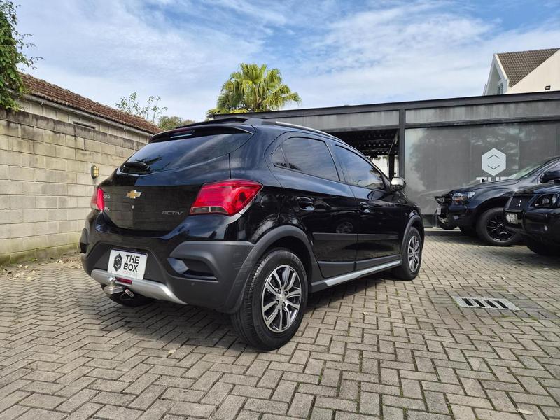 Chevrolet Onix 1.4 Mpfi Activ 8V Flex 4P Automático - foto 4