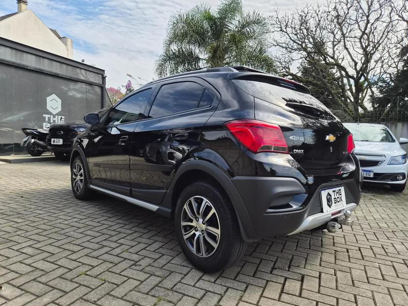Chevrolet Onix 1.4 Mpfi Activ 8V Flex 4P Automático - foto 6
