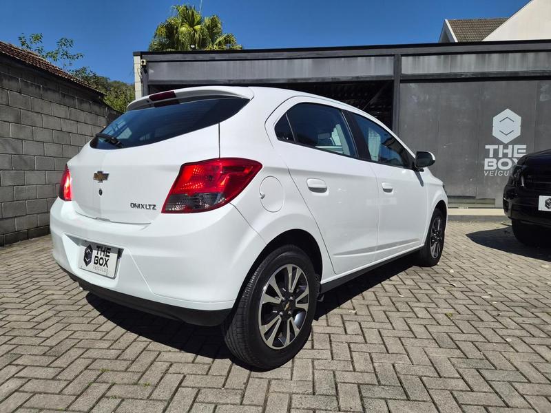 Chevrolet Onix Hatch LT 1.4 8V Flexpower 5P Aut. - foto 4