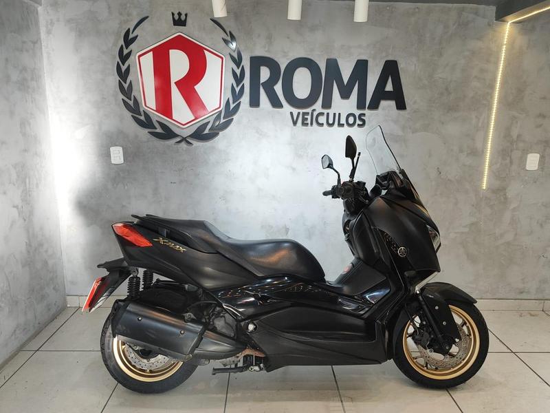 YAMAHA XMAX