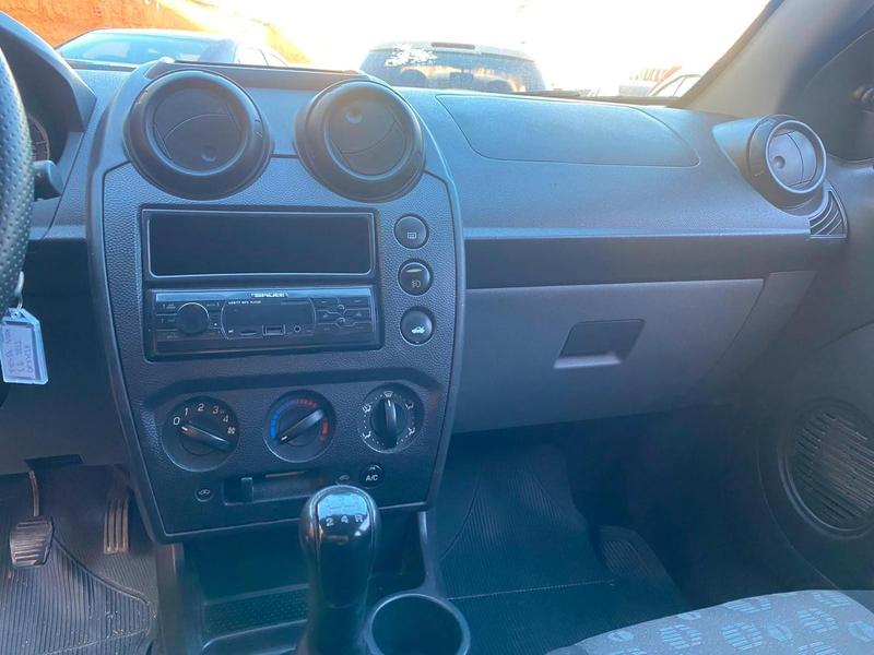 Ford Fiesta 1.6 Flex - foto 11