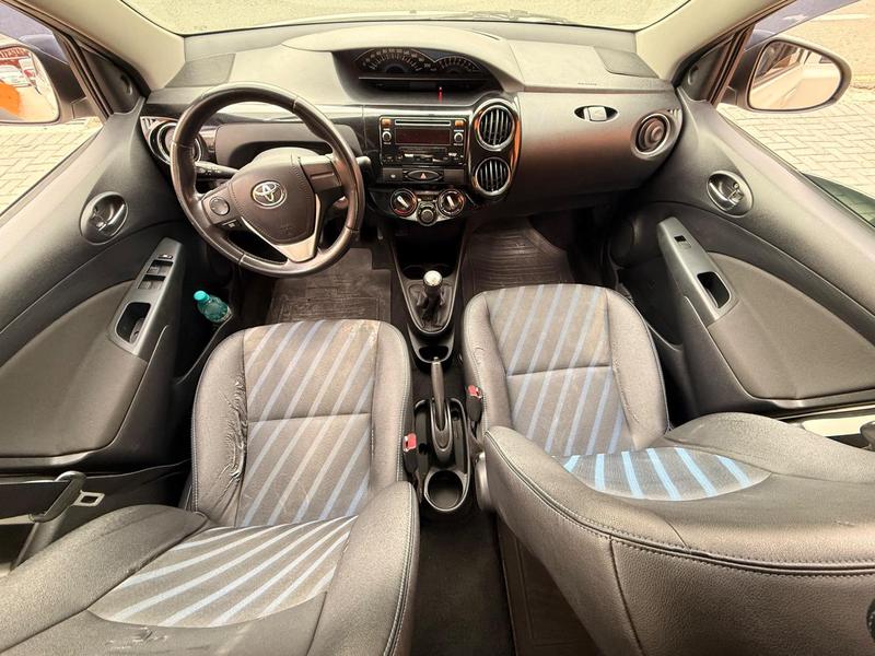 Toyota Etios Sd Xs - foto 14