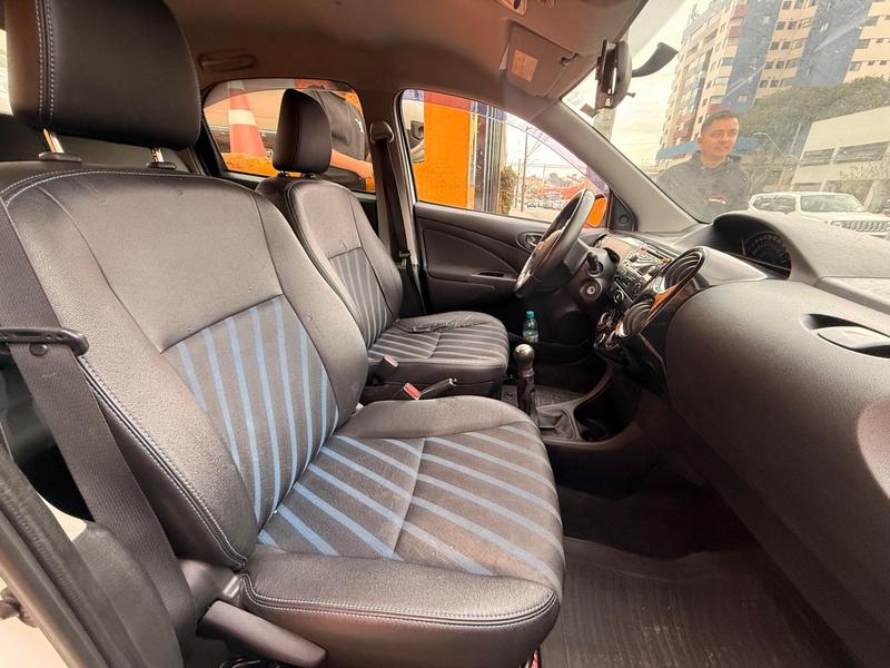 Toyota Etios Sd Xs - foto 9