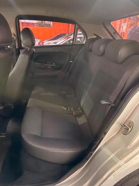 Volkswagen Gol 16l - foto 9