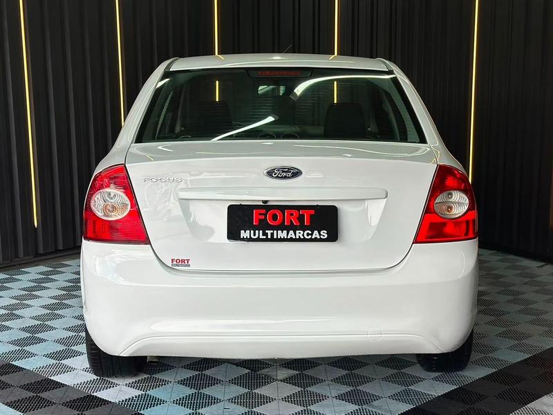 Ford Focus Sedan 2.0 16V 2.0 16V Flex 4P Aut. - foto 4