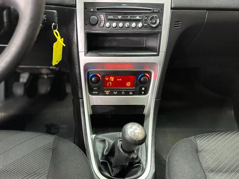 Peugeot 307 1.6 Presence Pack 16V Flex 4P Manual - foto 7