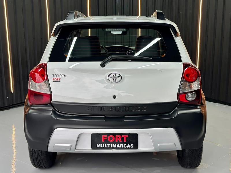Toyota Etios 1.5 Cross Flex 16V 5P Mecanico - foto 4