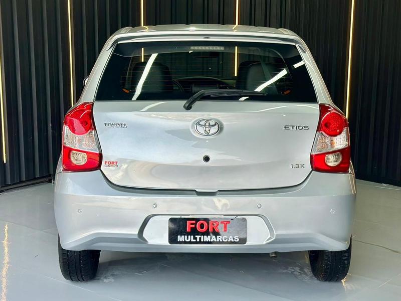 Toyota Etios Hatch X 13l Mt - foto 4