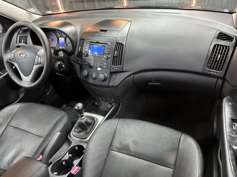 Hyundai i30 2.0 - foto 7